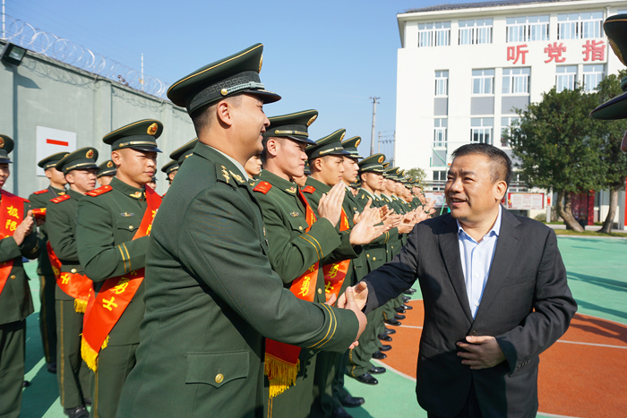 苍南县委书记黄荣定等县四套班子领导节前慰问